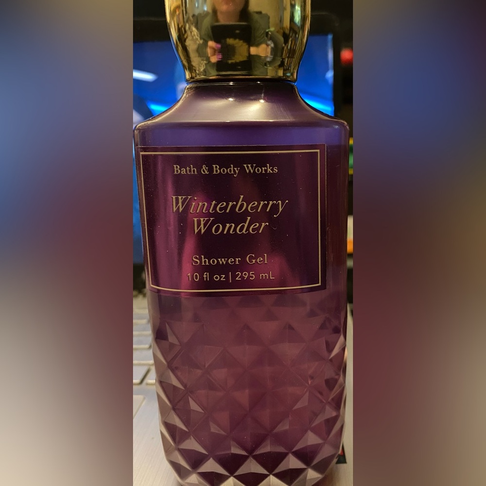 Brand new bath & body winterberry wonder shower gel